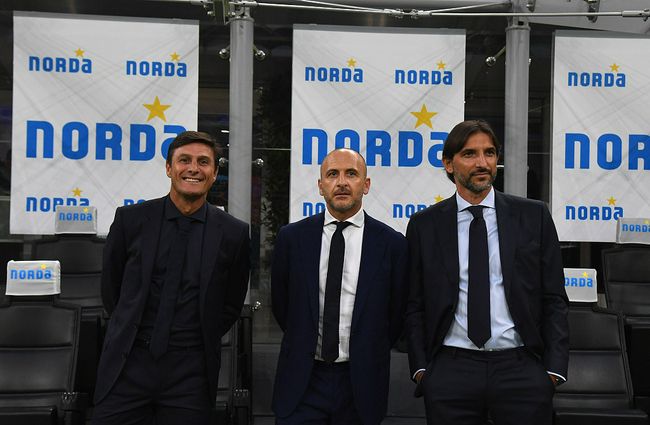 日韩欧美亚洲另类制服综合在线